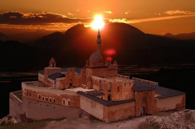 <p>Ağrı<br />
<br />
Toplam satılan konut: 1.355<br />
Önceki yıl aynı dönem: 1.192</p>
