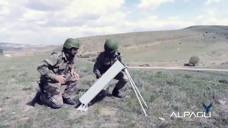 <p>Projede görev alan mühendisler,  "kamikaze drone" ailesinde yer alacak daha büyük ve daha etkili yeni ürün için  çalışmalarını sürdürüyor.</p>
