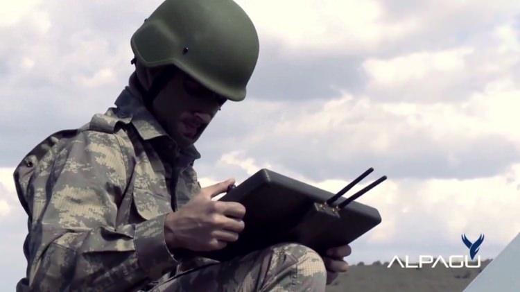 <p>Milli olarak geliştirilen Otonom Taktik Vurucu Sabit Kanatlı Drone  "ALPAGU", Otonom Do?ner Kanatlı Vurucu Drone "KARGU", kasım ayının ilk haftasında  çeşitli kuvvetlere teslim edilecek.</p>
