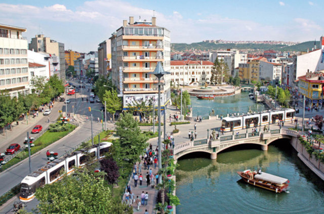 <p>Eskişehir<br />
<br />
Toplam satılan konut: 11.662<br />
Önceki yıl aynı dönem: 10.659</p>