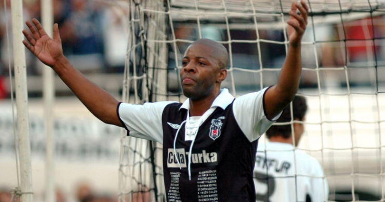 <p>PASCAL NOUMA (7 AY) | 20 Nisan 2003'te bir Beşiktaş - Fenerbahçe derbisinde attığı golden sonra gol sevincinde elini şortunun içine sokan Nouma, PFDK tarafından 7 ay men cezasına çarptırıldı. Nouma'nın kariyeri o günden sonra bir daha toparlanamadı.</p>
