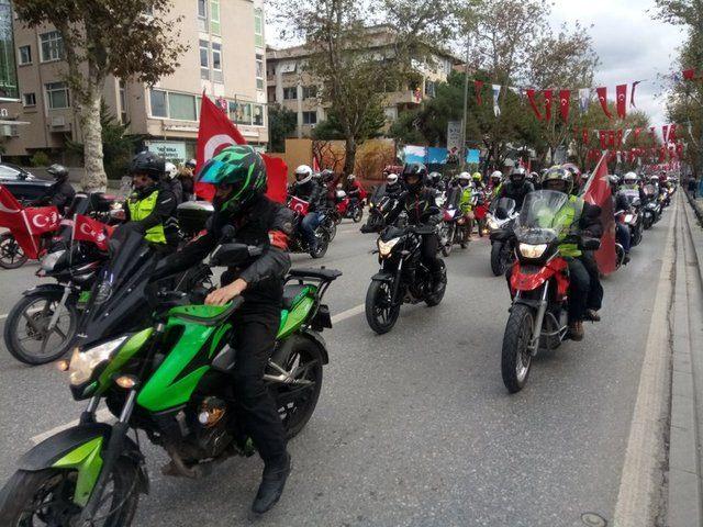 <p>29 Ekim Cumhuriyet Bayramı dolayısıyla kortej oluşturmak için motosikletli kalabalık bir grup, Bağdat Caddesi'nde bir araya geldi.</p>
<p> </p>