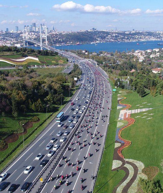<p>Binlerce motorcu, 15 Temmuz Şehitler Köprüsünden geçerken ilginç görüntü oluşturdu.</p>

<p> </p>
