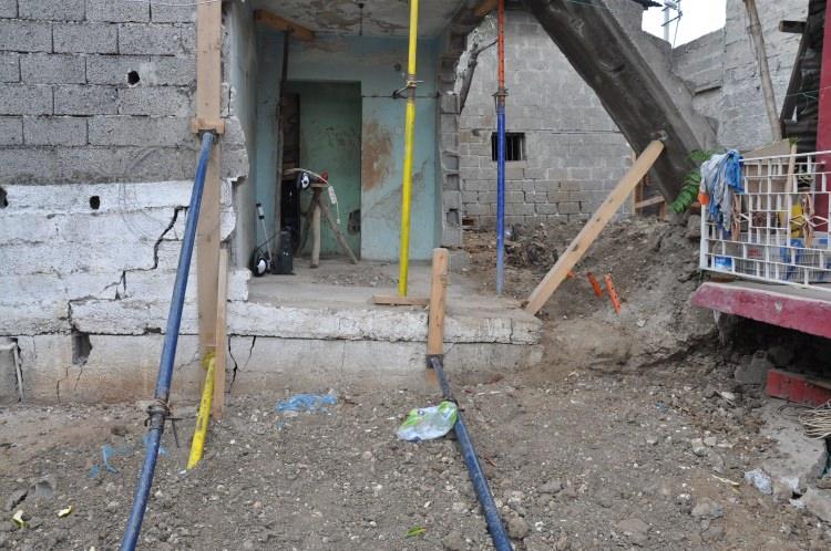 <p>22 yıllık polis memuru Mithat Erdal bir gün elinde bir CD ile eve gelir… Eşine canının çok sıkkın olduğunu belirterek ‘Beni yakacaklar. İşte elimdeki bu CD benim teminatımdır” der… </p>