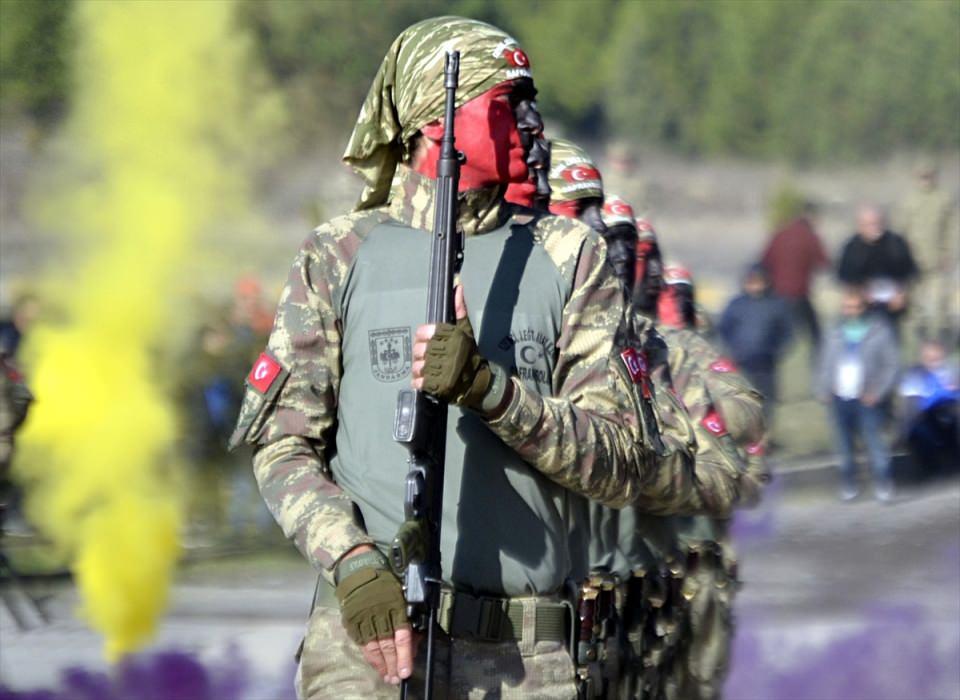 <p>Kurslarda başarılı olanlara, Karabük Vali Yardımcısı Osman Yenidoğan, Bilecik 2. Jandarma Eğitim Tugay Komutanı Tuğgeneral Tanju Selçuk Yücel tarafından belgeleri verildi.</p>

<p> </p>
