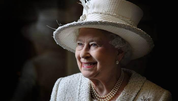 <p>26. Queen Elizabeth II<br />
Yaş: 91<br />
Ülke: Birleşik Krallık<br />
Kategori: Politika</p>