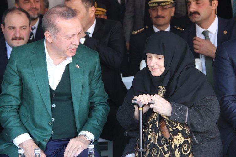<p>Sadullah Erdem ise, cumhurbaşkanından hiçbir talepte bulunmadıklarını, tek dileklerinin kendisini yakından görmek ve muhabbet etmek olduğunu anlattı.</p>

<p> </p>
