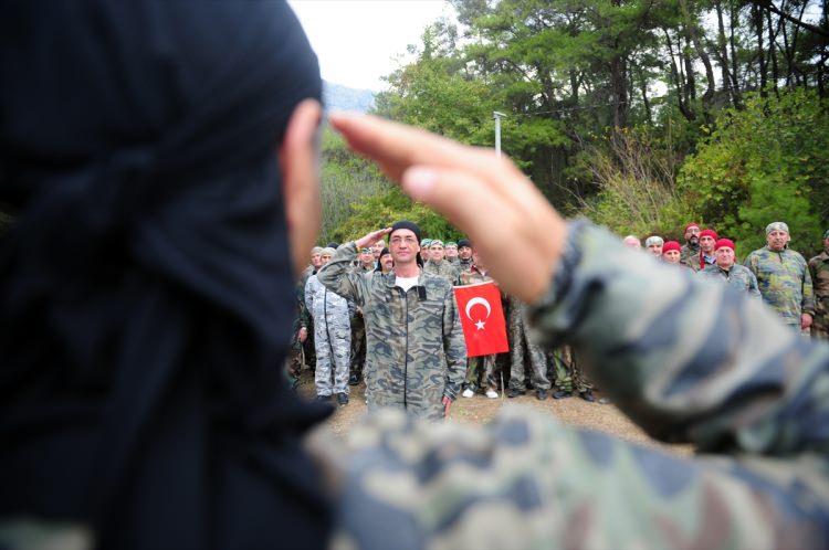 <p>İzmir Gaziemir Destek Kıtaları Özel Ulaştırma Oto Bölük Komutanlığı'nda 1965-1972 yılları arasında askerlik yapan 84 arkadaş, 32 sene sonra Antalya'nın Kemer İlçesinde buluştu.</p>
<p> </p>