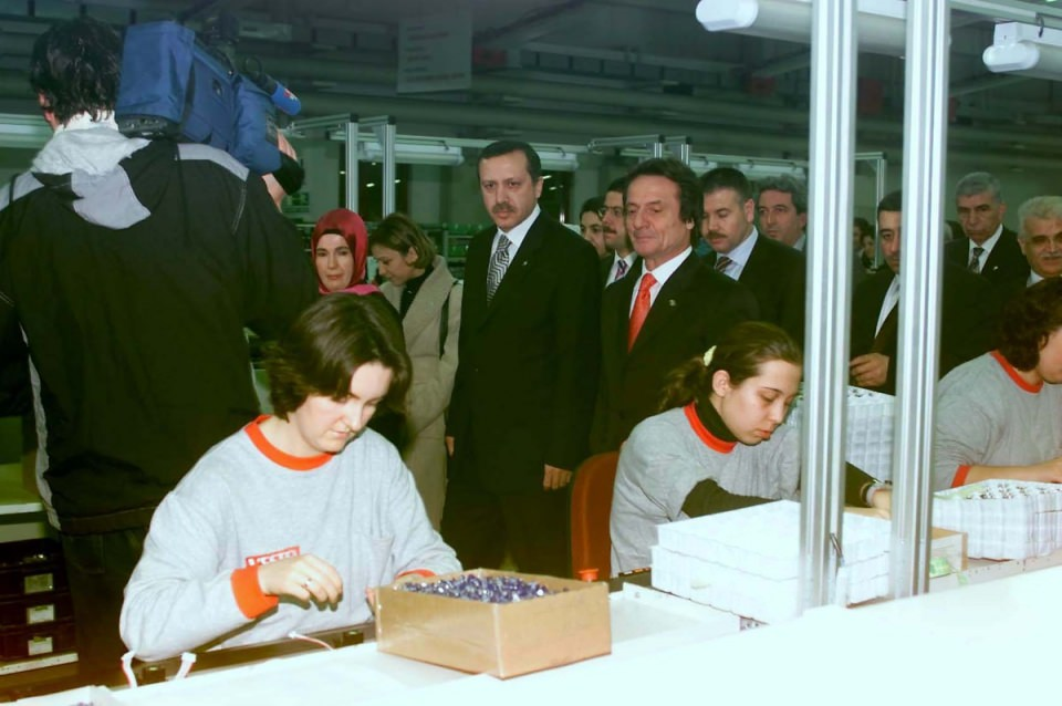 <p>Ak Parti İzmir çalışmalarına Ak Parti Genel Başkanı Recep Tayyip Erdoğan katıldı.<br />
<br />
- 30 Oca 2003</p>