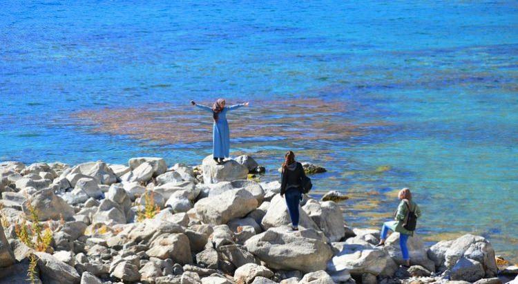 <p>Yüksek rakımı nedeniyle şu günlerde yaşanan yoğun sis ve bol yağışlarla Karadeniz Bölgesini aratmayan Nemrut Kalderası, kış öncesi son ziyaretçilerini ağırlıyor.</p>

<p> </p>
