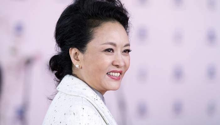 <p>51. Peng Liyuan<br />
Yaş: 54<br />
Ülke: Çin<br />
Kategori: Politika</p>