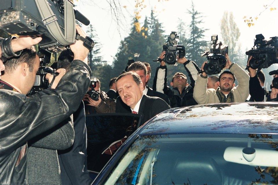 <p>Bugün AK Parti'nin ilk seçimini kazandığı gün "3 Kasım 2002". Bu tarihin üzerinden tam 15 yıl geçti. İşte o günden bugüne tarihi karelerle o yıllar...</p>
