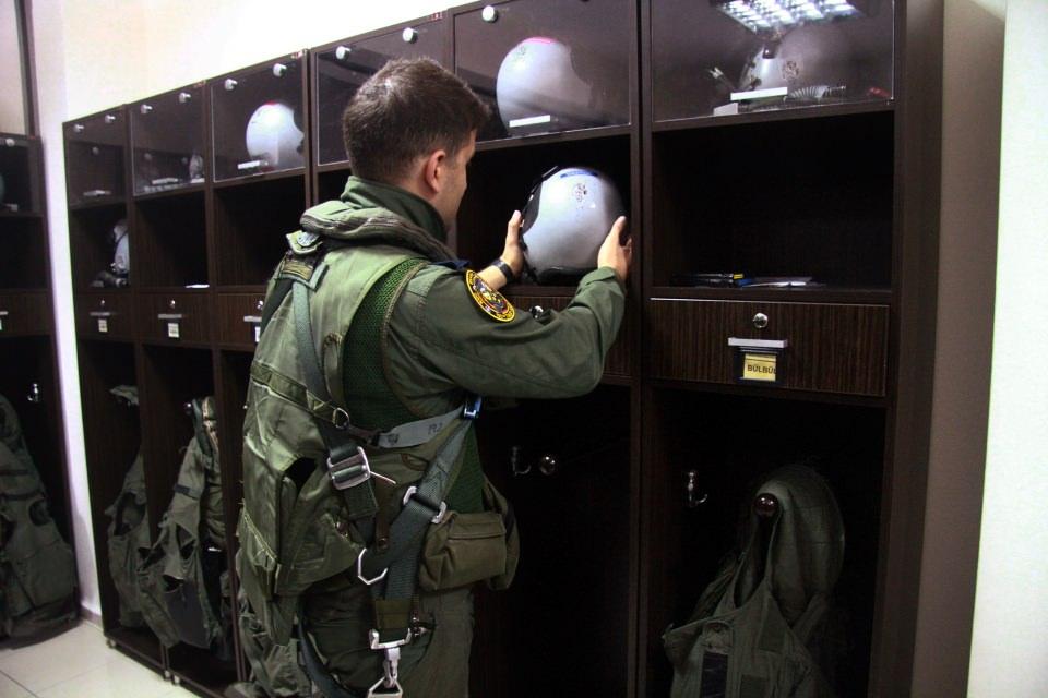 <p>Çok sayıda F-16 jetinden oluşan kaplan filo, gelişen teknolojiye de uyum sağlayarak sürekli eğitim tatbikatlar gerçekleştiriyor. Filo, her an savaşa hazır olarak kuleden gelecek emirleri bekliyor. F-16 uçakları normal uçuşlarını saatte 800 kilometre hızla gerçekleştirirken, istenildiği takdirde bu saatte 1600 kilometreye çıkabiliyor.<br />
</p>
