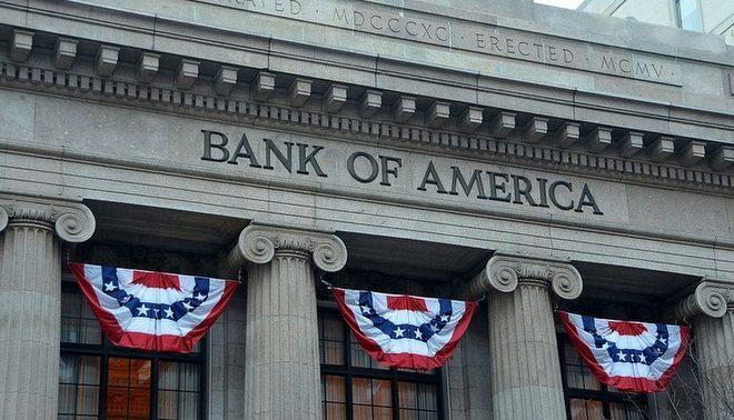 <p><strong>6. Dünyanın en büyük üçüncüsü oldu</strong></p>

<p> </p>

<p>Bank of America, merkezi Kuzey Karolina'da olan bir kurum. 1998 yılında kurulan bankanın CEO'su Brian Moynihan. 2005 yılında 1.2 milyon müşterisine ait hesap kayıtlarını ve şahsi bilgileri kaybettiğini açıklana banka; 2008'de Forbes'in raporuna göre dünyanın en büyük 3. şirketi olmuştu. Marka değeri 30.273 milyon dolar.</p>

