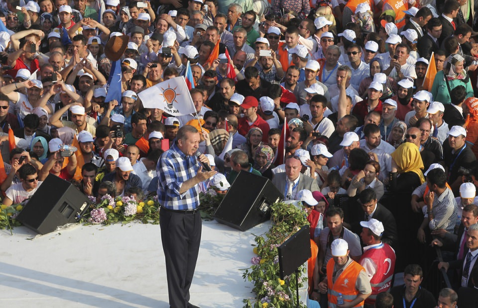 <p>Başbakan Recep Tayyip Erdoğan, “Milli İradeye Saygı” mitinginde Kazlıçeşme Meydanı'nı dolduran vatandaşlara hitap etti.</p>

<p>- 16 Haz 2013</p>
