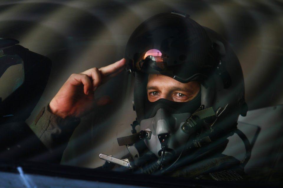 <p>Balıkesir 9. Ana Jet Üs Komutanlığı'nda bulunan 192. filo dosta güven verirken, düşmana korku salıyor. F-16 tipi jetlerden oluşan filo bulutların üzerinde vatan nöbeti tutarken, Türkiye'nin batısında yapılan en ufak bir sınır ihlaline karşı uçaklar dakikalar içinde havalanıyor. Hava Kuvvetleri Komutanlığı bünyesinde 'Kaplan Filo' olarak bilinen 192. filo pilotları her an savaşa hazır şekilde eğitim ve tatbikatlar gerçekleştirirken, düşman uçaklarının korkulu rüyası oluyor. </p>