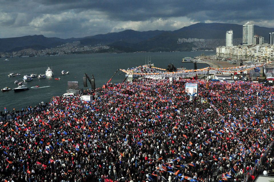 <p>30 Mart tarihinde yapılacak yerel seçimler için Ak Parti İzmir'de Gündoğdu meydanında miting yaptı.</p>

<p> </p>

<p> - 16 Mar 2014</p>
