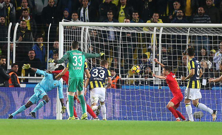 <p>Aykut Kocaman Fenerbahçe'de çalışmadığı sürede sadece boş konuşmayı, dayanaksız vaat vermeyi öğrenmiş. Tek gelişimi bu. Gerisi çöp.</p>

