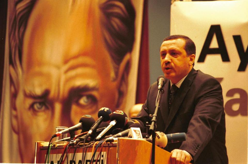 <p>Adalet ve Kalkınma Partisi (AK Parti) Kurucular Kurulu toplantısında Recep Tayyip Erdoğan, 121 oyun tamamını alarak genel başkan seçildi.</p>

<p> </p>

<p>- 16 Ağu 2011</p>
