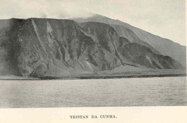 <p>Tristan da Cunha, dünyanın üzerinde yerleşim olan karaya en uzak adasıdır.</p>