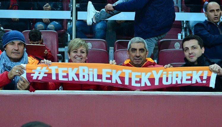 <p>Fernando Muslera'nın da anne ve babası maçı izleyenler arasındaydı</p>
