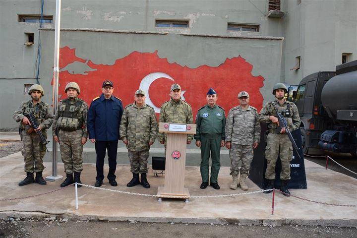 <p><span style="color:rgb(123, 129, 136)">Genelkurmay Başkanı Akar 8 şehidin verildiği bölgeyi inceledi</span></p>

