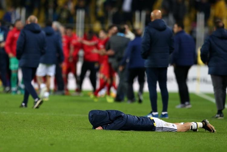 <p>Haydi Aziz Yıldırım al Aykut Kocaman'ı da gidin, uzaklaşın, düşün Fenerbahçe'nin yakasından, rahat bırakın bizi yeter yeter yeter!</p>
