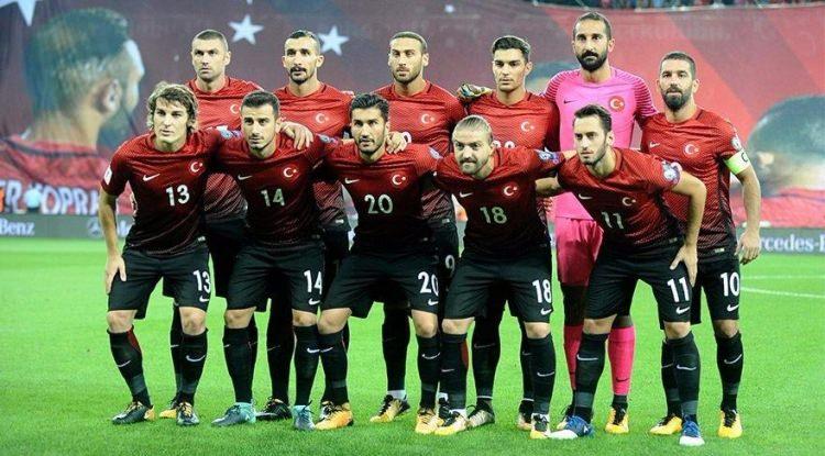 <p>Mircea Lucescu, Romanya ve Arnavutluk ile oynanacak hazırlık maçlarının kadrosuna ilk kez Erol Erdal Alkan'ı davet etti. Peki Erol Erdal Alkan kimdir? İşte genç yıldız hakkında bilinmeyenler...</p>