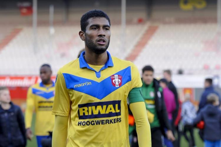 <p>BU SEZON TÜM MAÇLARDA FORMA GİYDİ</p>

<p>Bu sezon Dordrecht formasıyla ligde tüm maçlarda forma giyen Erol Erdal, 12 maçta 1.024 dakika forma giydi.</p>
