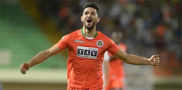 <p>EMRE AKBABA - ALANYASPOR<br />
Antalyaspor altyapısı çıkışlı Emre Akbaba, geçen sezon ve bu sezon Alanyaspor'da sergilediği performansla milli takıma daha önce alınması gereken bir oyuncuydu. 10 numara bölgesinde oynayan 25 yaşındaki Emre bu sezon çıktığı 11 maçta 4 gol atıp 4 asist yaptı.</p>

<p> </p>
