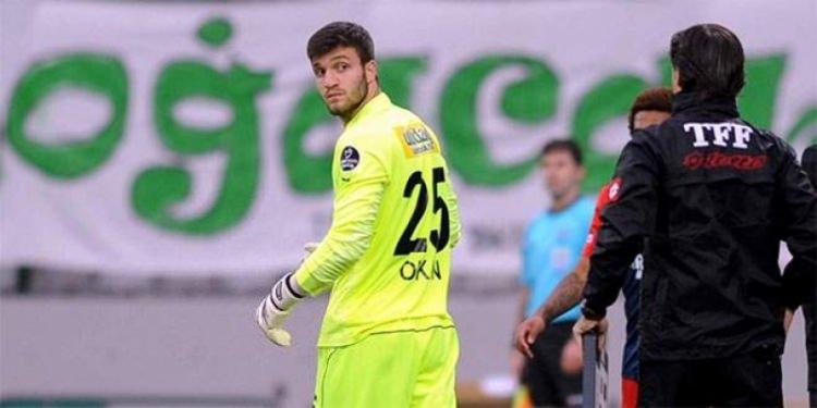 <p>OKAN KOCUK - İSTANBULSPOR</p>
<p>Bonservisi Bursaspor'da bulunan 22 yaşındaki kaleci Okan, TFF 1. Lig ekibi İstanbulspor'da forma giyiyor. Bu sezon 10 maça çıkan Okan, 9 gol yedi, 3 maçı da gol yemeden tamamladı.</p>
