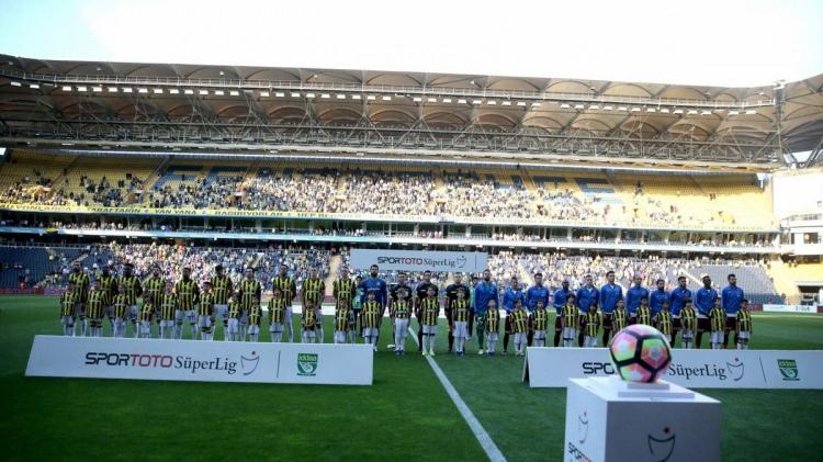 <p>Bu sezon istediği çıkışı yakalayamayan Fenerbahçe, 50 bin kişilik stadında 21 bin seyirci ortalaması yakalayamayarak liste dışında kaldı.</p>
