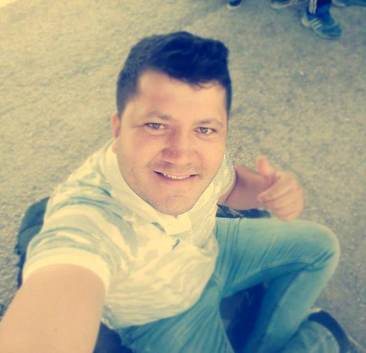 <p>Hakkari'nin Şemdinli İlçesi Ortaklar bölgesinde, bölücü terör örgütü mensuplarının yoğun sis ve kötü hava koşullarından faydalanarak gerçekleştirmeye çalıştığı saldırıda 6 asker ve 2 güvenlik korucusu şehit oldu. Şehitlerden sözleşmeli piyade er Sercan Kara'nın Gelendost'a bağlı Yenice Köyü'nde oturan ailesine haber verildi. Yalvaç Kaymakamı ve Gelendost Kaymakam vekili Aytekin Yılmaz ve beraberindeki heyet şehidin baba evine gelerek, baba Menderes ile anne Dilek Kara'ya acı haberi verdi.</p>
