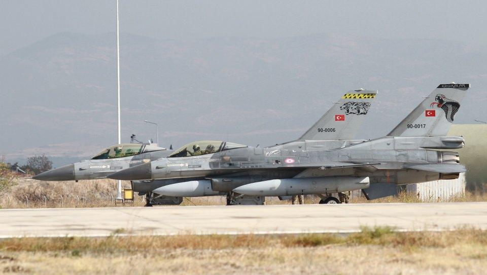 <p>Düşman uçaklarından dahi daha tehlikeli olarak görülen kuşlar, çok yüksek hızda seyreden F-16'lar için problem olabiliyor. </p>
