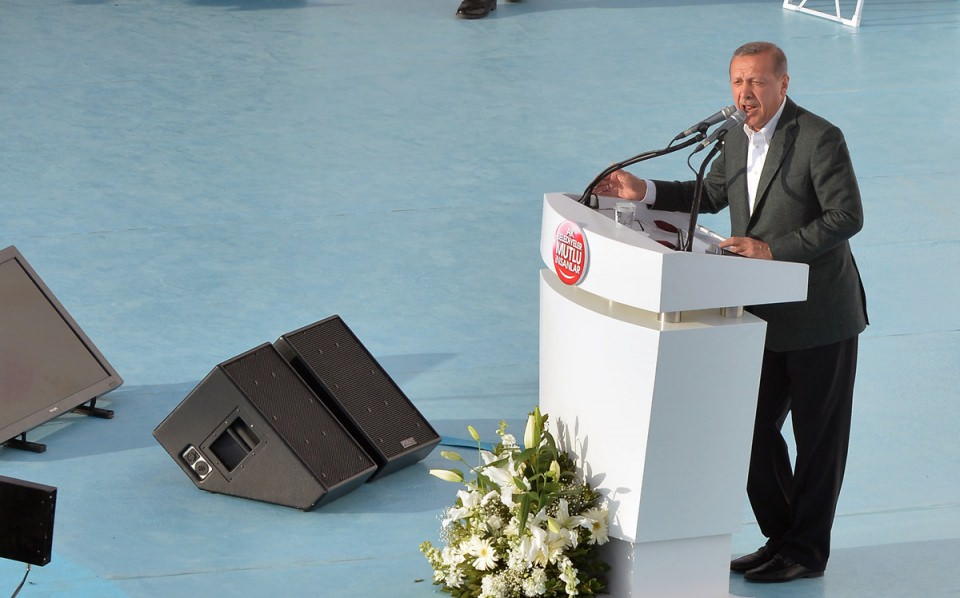 <p>Adalet ve Kalkınma Partisi (AK Parti) 30 Mart yerel seçimleri öncesi Yenikapı Meydanı'nda miting düzenledi. Mitingle Yeni Kapı Meydanı da hizmete girmiş oldu.</p>
<p> </p>
<p>- 23 Mar 2014</p>