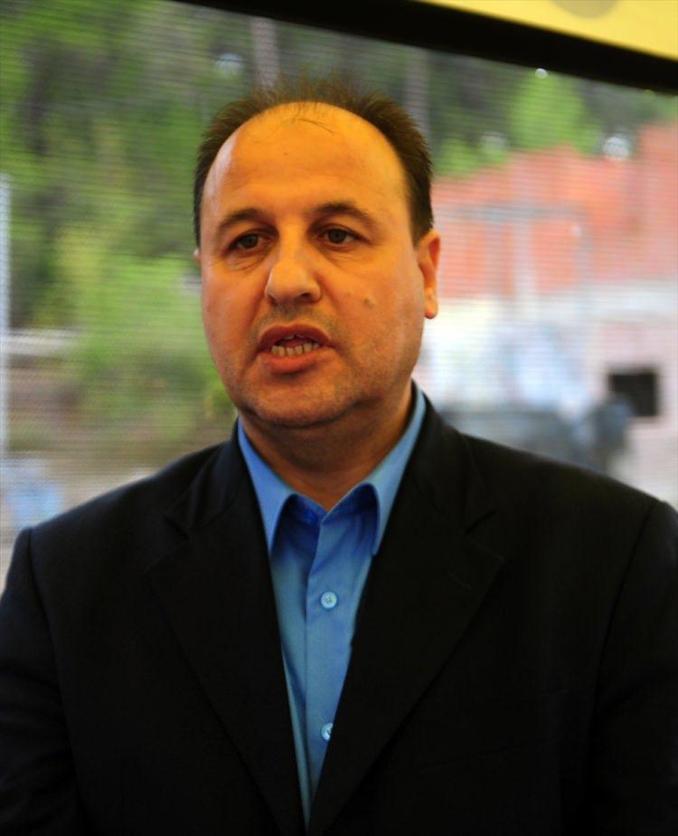 <p>İzmir Gaziemir Destek Kıtaları Özel Ulaştırma Oto Bölük Komutanlığı'nda 1965-1972 yılları arasında askerlik yapan 84 arkadaş, 32 sene sonra Antalya'nın Kemer İlçesinde buluştu. Askerliğini onbaşı olarak yapan Veli Tokuş, gazetecilere açıklamalarda bulundu.</p>
<p></p>