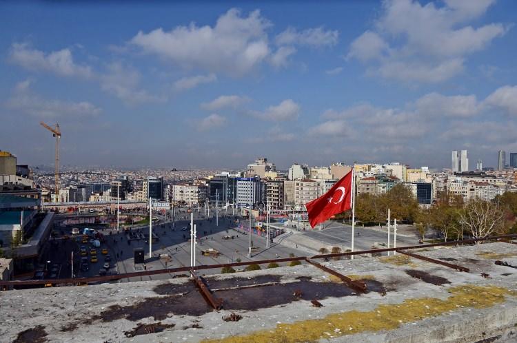 <p>İstanbul sevdalısı olan Cumhurbaşkanımızın hep gönlünde yatan, hep aklında olan böyle bir kültür merkeziydi" diye konuştu</p>