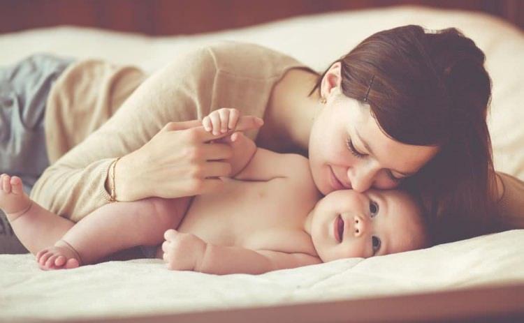 <p>Dünyanın en güzel duygularından biri olan anne ve baba olma hissini anlatmak mümkün değildir.</p>
