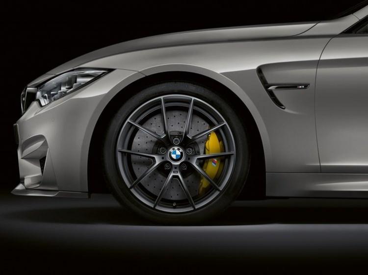 <p>Adaptif M süspansiyon, aktif M diferansiyel ve çift kanallı-dört çıkışlı spor egzozun yanında yeni arka spoyler, M4 GTS bazlı arka difüzör ve Michelin Pilot Super Sport lastiklerle giydirilmiş 19-20 inç ebatlarındaki jantlar bu modeli çok özel kılıyor.</p>
<p> </p>