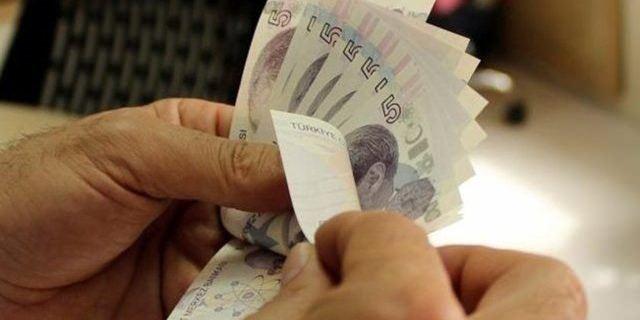<p><strong>YARGITAY SON NOKTAYI KOYDU</strong></p>
<p>15 yıl 3.600 günle kıdem tazminatı alan bir işçinin bu hakkını kötüye kullandığı iddiası ile açılan davada Yargıtay açıkça, bu durumdaki işçilerin yeniden çalışmaya başlamasının "hakkın kötüye kullanılması" olmadığı yönünde karar verdi. Bu karar sonrası 15 yıl 3.600 günle kıdem tazminatı alan kişilerin yeniden çalışmaya başlamalarının önünde bir engel kalmamış oldu.</p>