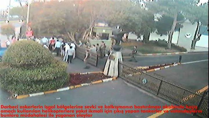 <p>Hürriyet'teki fotoğrafa göre, görüntülerin sonunda darbe girişiminin bastırılmasıyla birlikte vatandaşların okulun önünde toplanma görüntüleri ve okulun içinde darbe girişiminde kullanılmak üzere hazırlanmış çok sayıda mühimmatın fotoğrafı yer alıyor. </p>