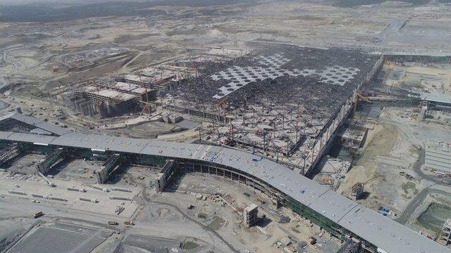 <p>Ana terminal binasında kimi kısımlarda terminalin dış camlarının ve çatısının tamamlandığı kimi kısımlarda ise çalışmaların devam ettiği görüldü.</p>
<ul>
</ul>