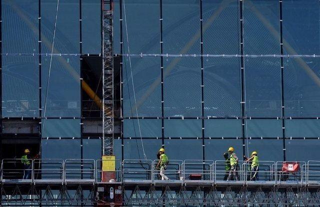 <p>Dünyanın en büyük havalimanlarından biri olması planlanan İstanbul Yeni havalimanının tüm fazları tamamlandığında 200 milyonu aşan yıllık yolcu kapasitesine sahip olması bekleniyor. Havalimanında terminal binaları, hava trafik kontrol kuleleri, her uçak tipine uygun 6 bağımsız pist ile bağlantı taksi yolları bulunacak.</p>
<ul>
</ul>