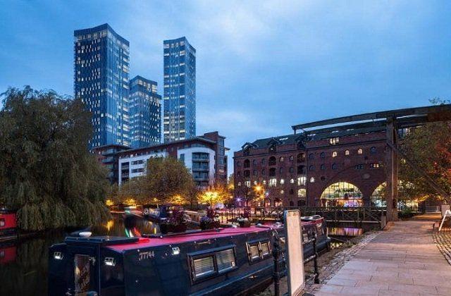 <p>OWEN STREET - İNGİLTERE</p>
<p>İngiltere'nin Manchester şehrinde inşa edilen gökdelenler şehri 2018 yılında tamamlanacak. 4 kule içerisindeki en kısası 122, en uzunu ise 201 metre olacak.</p>
<p> </p>
