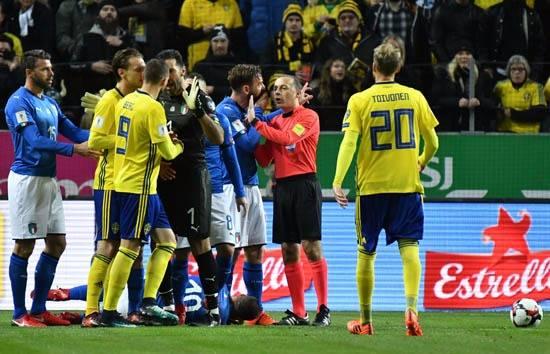 <p>2018 FIFA Dünya Kupası Avrupa Elemeleri play-off turu ilk maçında İsveç konuk ettiği İtalya'yı 1-0 yendi.</p>
