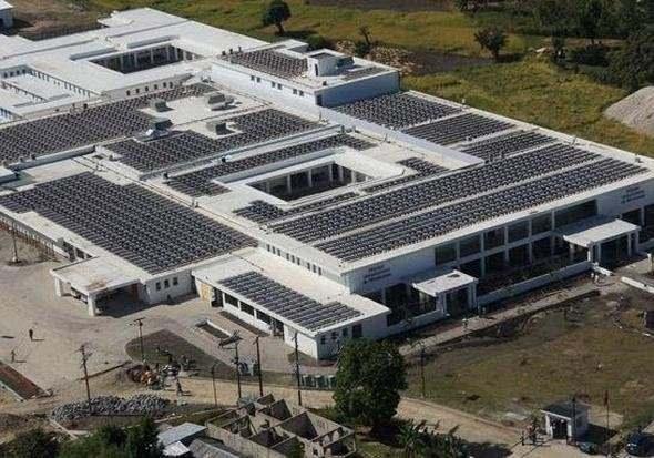 <p>Haiti'de açılan dünyanın en büyük güneş enerjili hastanesi...</p>
<p> </p>