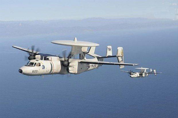 <p>ABD donanmasına ait bu uçak, tüm hava şartlarına dirençli olarak üretildi. Bu uçak erken uyarı (AEW) sistemi, ciddi gelişmiş APY-9 radar sistemi, gelişmiş bir radyo paketi, entegre uydu haberleşme yeteneği, turbo prop motorları, ve gelişmiş elektronik taraması gibi özelliklere sahip.</p>

<p> </p>
