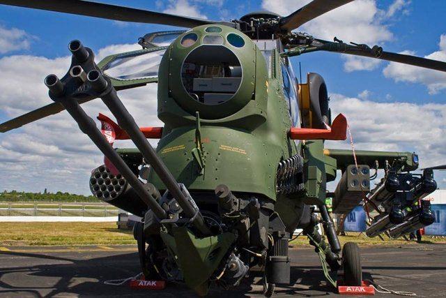 <p><strong>ATAK 2 TAARRUZ HELİKOPTERİ'NDEN İLK GÖRÜNTÜLER YAYINLANDI</strong></p>

<p>TUSAŞ tarafından paylaşılan konsept tasarımlarda projelere ilişkin bazı bilgilere yer verildi. Buna göre, ATAK 2 Taarruz Heli·kopteri·, T129 ATAK Helikopteri'nde kazanılan teknolojik bilgi birikimi ve operasyonel tecrübeyle tamamen milli olarak, yerli imkan ve kabiliyetlerle tasarlanacak.</p>

<p> </p>
