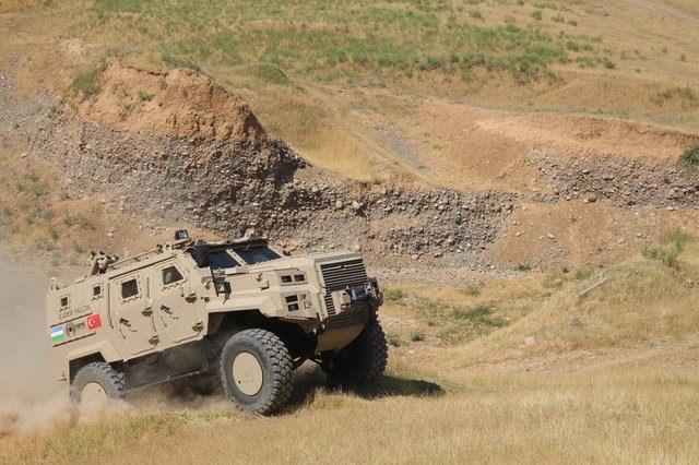 <p><strong>ÖZBEKİSTAN TÜRK ZIRHLISINI TERCİH ETTİ</strong></p>

<p>Türk savunma sanayisinin önemli zırhlı kara aracı üreticilerinden Nurol Makina ve Sanayi AŞ, yurt dışı pazarlara açılma konusunda önemli bir başarıya imza attı. Şirket ile UzAuto firması arasında bin adet Ejder Yalçın 4x4 taktik tekerlekli zırhlı aracın Özbekistan'da ortak üretimine yönelik mutabakat muhtırası imzalandı.</p>

<p> </p>
