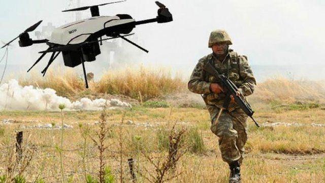 <p>TOGAN'ın, sürü zekasının ilk milli örneğini teşkil etmek üzere, "kamikaze drone"lar KARGU ve ALPAGU ile birlikte "çoklu drone harekatı" yapacak şekilde kullanılması planlanıyor.</p>

<p> </p>

<p> </p>
